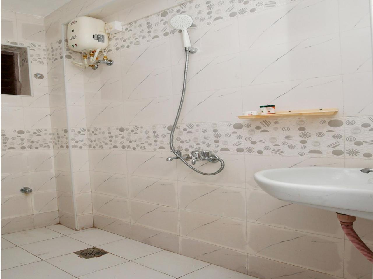 Oyo 9797 Hotel Vbee Plaza Thiruvananthapuram Εξωτερικό φωτογραφία